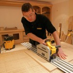 DEWALT DWS520KR-QS Δισκοπρίονο Χειρός 1300W 55mm με Ράγα 1.5Μ εως 24 ΑΤΟΚΕΣ ΔΟΣΕΙΣ